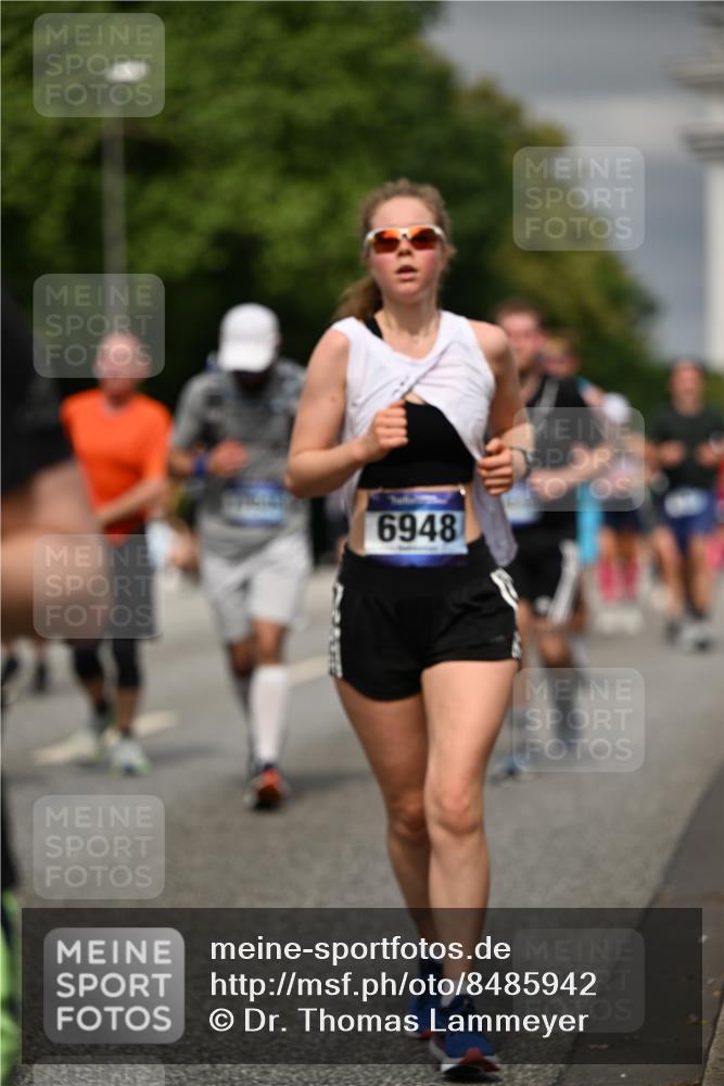 29.06.2025 - hella hamburg halbmarathon Dr. Thomas Lammeyer http://msf.ph/oto/8485942 29.06.2025 10:21:05 Kennedybrücke 1117, 1240, 1403, 1602, 1825, 2908, 3088, 3450, 3622, 5037, 5390, 5995, 6126, 6128, 6328, 6488, 6522, 6941, 6948, 7114, 7115, 7257, 7345, 7360, 7376, 7928, 8513, 8619, 8895, 8983, 9208, 9259, 9675, 10165, 10314, 10317, 10320, 10377, 10391, 10592, 10735, 10926, 11335, 11410 meine-sportfotos.de