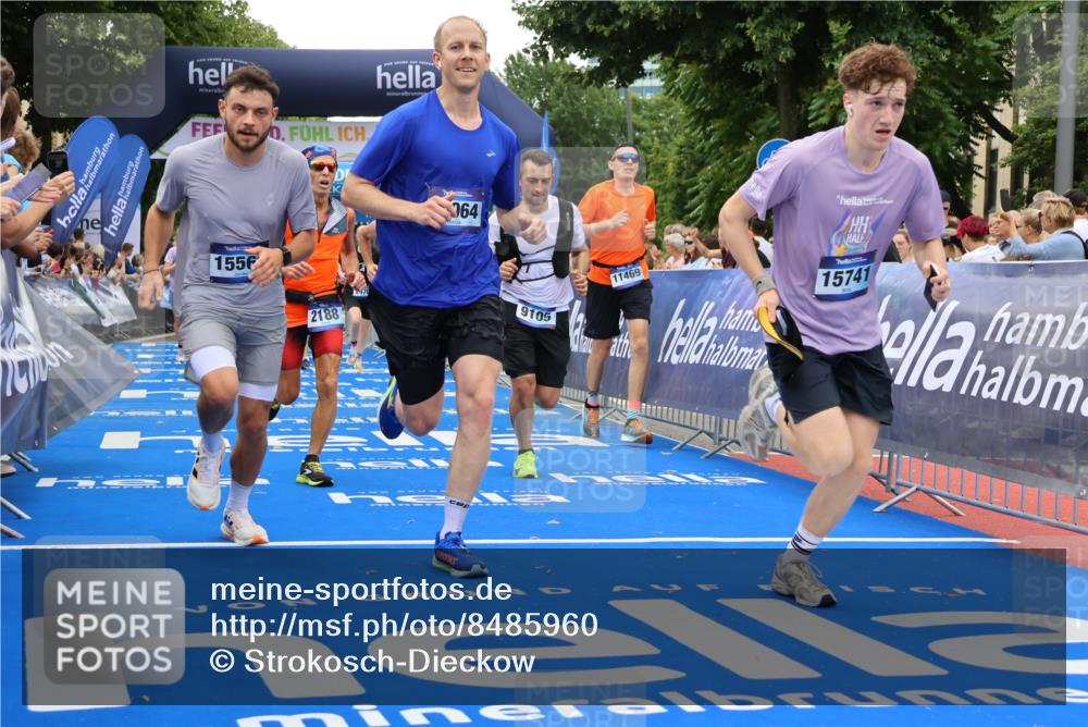 29.06.2025 - hella hamburg halbmarathon Strokosch-Dieckow http://msf.ph/oto/8485960 29.06.2025 10:45:17 Ziel 1697, 2188, 2367, 2470, 3186, 5706, 6054, 6375, 7087, 9105, 10064, 11469, 12783, 14703, 15563, 15636, 15651, 15741, 15760, 16513, 17120, 17499, 18346, 18407, 18718 meine-sportfotos.de