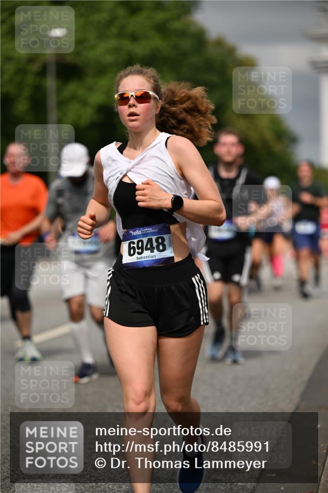 29.06.2025 - hella hamburg halbmarathon Dr. Thomas Lammeyer http://msf.ph/oto/8485991 29.06.2025 10:21:05 Kennedybrücke 1117, 1240, 1403, 1602, 1825, 2908, 3088, 3450, 3622, 5037, 5390, 5995, 6126, 6128, 6328, 6488, 6522, 6941, 6948, 7114, 7115, 7257, 7345, 7360, 7376, 7928, 8513, 8619, 8895, 8983, 9208, 9259, 9675, 10165, 10314, 10317, 10320, 10377, 10391, 10592, 10735, 10926, 11335, 11410 meine-sportfotos.de