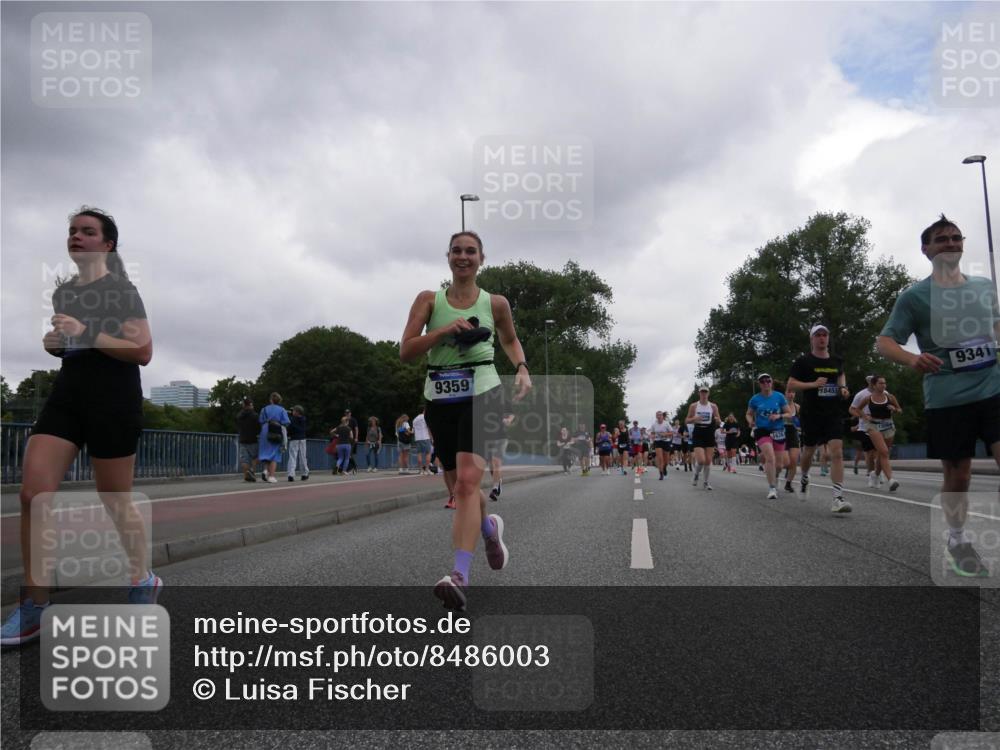 29.06.2025 - hella hamburg halbmarathon Luisa Fischer http://msf.ph/oto/8486003 29.06.2025 10:52:23 Kennedybrücke 9359, 18453, 9341, 1626, 2475, 3086, 3383, 3661, 4403, 5551, 7931, 7936, 8549, 8759, 8760, 9341, 10204, 10479 meine-sportfotos.de