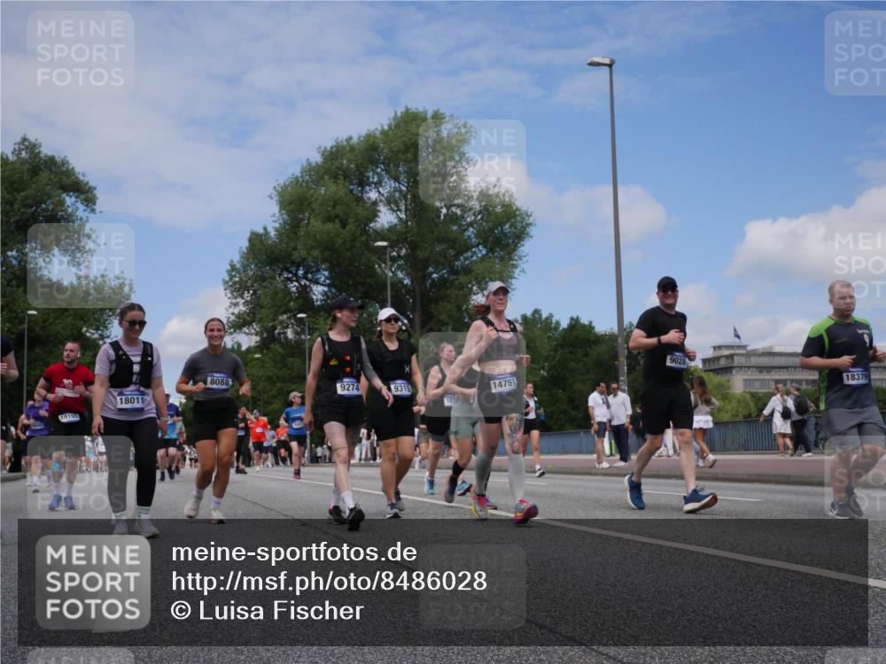 29.06.2025 - hella hamburg halbmarathon Luisa Fischer http://msf.ph/oto/8486028 29.06.2025 11:24:40 Kennedybrücke 8088, 18011, 9274, 9315, 14751, 19155, 9028, 18379, 1074, 3139, 3531, 3610, 4141, 4258, 6527, 6528, 8086, 8088, 8970, 9028, 9274, 9315, 9451, 9543 meine-sportfotos.de