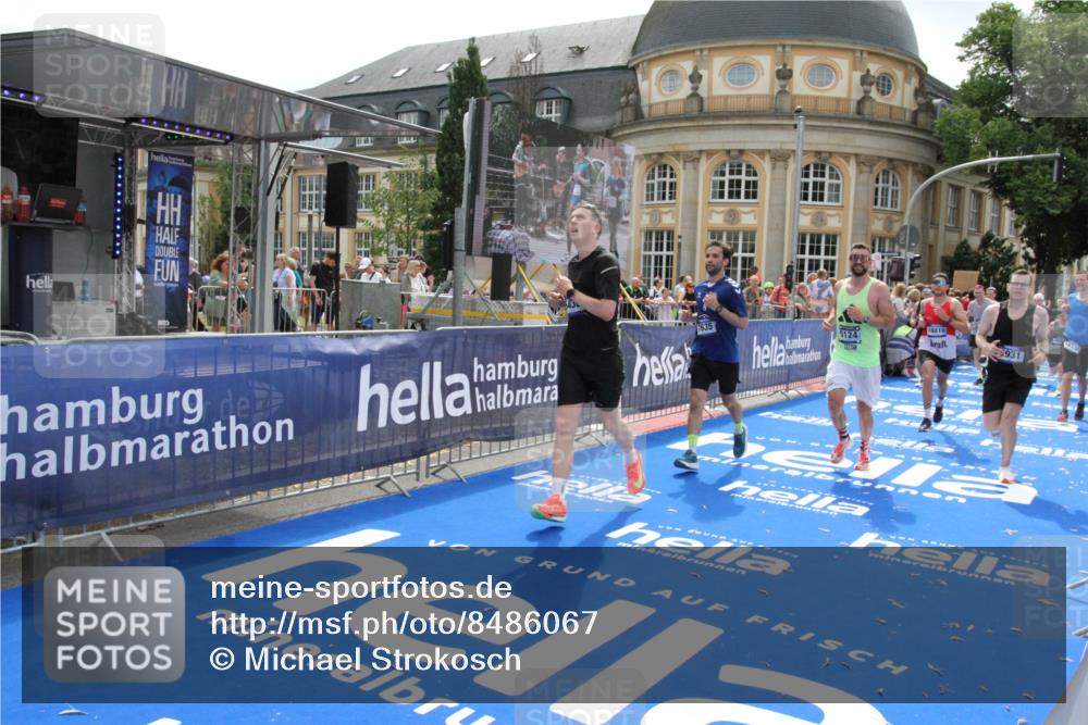 29.06.2025 - hella hamburg halbmarathon Michael Strokosch http://msf.ph/oto/8486067 29.06.2025 10:43:34 Ziel 3928, 4080, 5124, 5436, 5506, 7635, 8664, 9931, 10246, 11648, 12623, 14484, 16338, 18513, 18775, 18810, 18942, 19229 meine-sportfotos.de