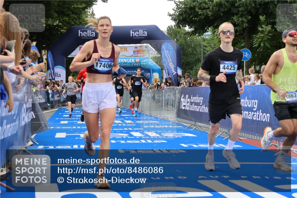 29.06.2025 - hella hamburg halbmarathon Strokosch-Dieckow http://msf.ph/oto/8486086 29.06.2025 10:44:54 Ziel 1171, 1424, 1520, 2098, 2890, 3004, 3098, 4425, 4915, 7056, 7167, 7325, 7843, 9030, 9720, 12161, 15334, 16058, 16834, 17381, 17382, 17406, 17544, 18055, 18631, 19207, 19210 meine-sportfotos.de