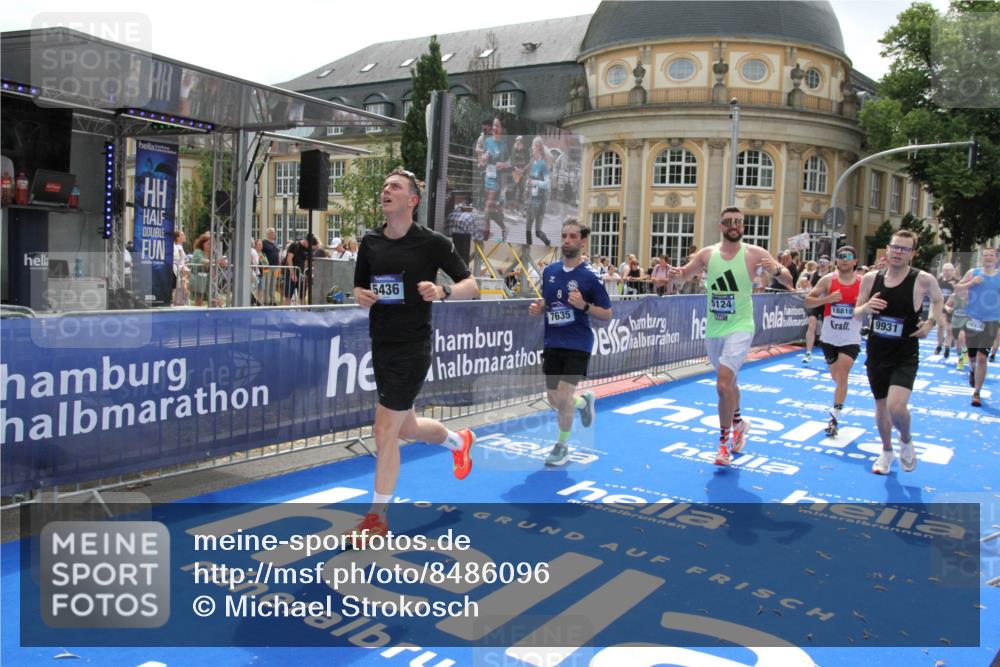 29.06.2025 - hella hamburg halbmarathon Michael Strokosch http://msf.ph/oto/8486096 29.06.2025 10:43:34 Ziel 3928, 4080, 5124, 5436, 5506, 7635, 8664, 9931, 10246, 11648, 12623, 14484, 16338, 18513, 18775, 18810, 18942, 19229 meine-sportfotos.de