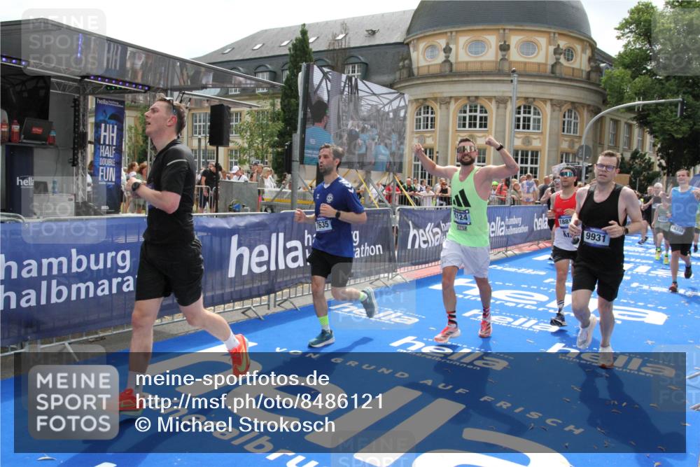 29.06.2025 - hella hamburg halbmarathon Michael Strokosch http://msf.ph/oto/8486121 29.06.2025 10:43:35 Ziel 3928, 4080, 5124, 5436, 7635, 9931, 10246, 11648, 12623, 13996, 14484, 16338, 18513, 18775, 18810, 19229 meine-sportfotos.de