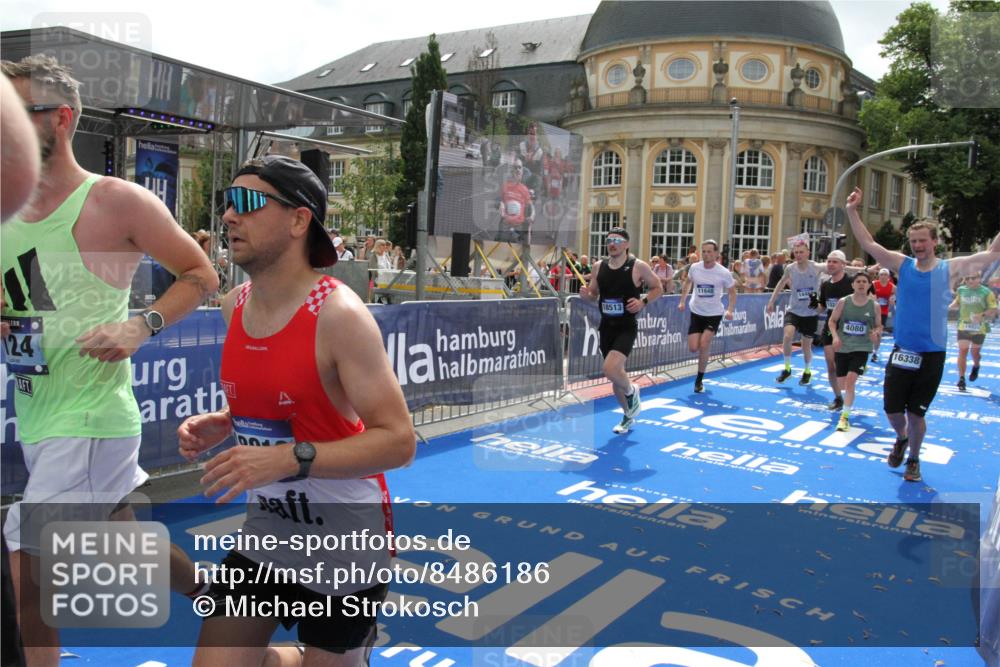 29.06.2025 - hella hamburg halbmarathon Michael Strokosch http://msf.ph/oto/8486186 29.06.2025 10:43:36 Ziel 4080, 5124, 5436, 7635, 9931, 10246, 11648, 12623, 13996, 14484, 14690, 16338, 17912, 18513, 18775, 18810, 19229 meine-sportfotos.de