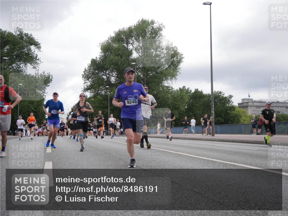 29.06.2025 - hella hamburg halbmarathon Luisa Fischer http://msf.ph/oto/8486191 29.06.2025 10:52:34 Kennedybrücke 65, 3232, 2527, 9245, 0497, 1584, 2527, 2668, 3232, 3661, 4403, 5781, 6191, 6497, 7203, 7650, 7931, 7936, 7947, 7948, 8065, 8549, 8759, 8760, 9245, 10333, 10479 meine-sportfotos.de