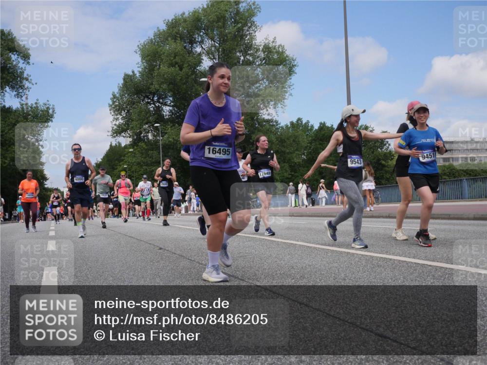 29.06.2025 - hella hamburg halbmarathon Luisa Fischer http://msf.ph/oto/8486205 29.06.2025 11:24:46 Kennedybrücke 14839, 4000, 722680, 16495, 17645, 9543, 9451, 1074, 2521, 2680, 3139, 3610, 4000, 7491, 7652, 8086, 8088, 8633, 9028, 9274, 9315, 9451, 9543 meine-sportfotos.de