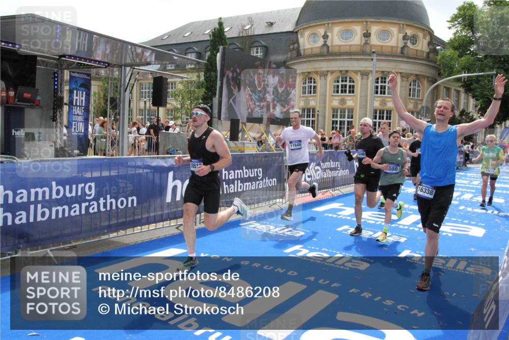 29.06.2025 - hella hamburg halbmarathon Michael Strokosch http://msf.ph/oto/8486208 29.06.2025 10:43:37 Ziel 3116, 4080, 5124, 5436, 7635, 9931, 10246, 11648, 12623, 13996, 14484, 14690, 16338, 17912, 18513, 18775, 18810, 19229 meine-sportfotos.de