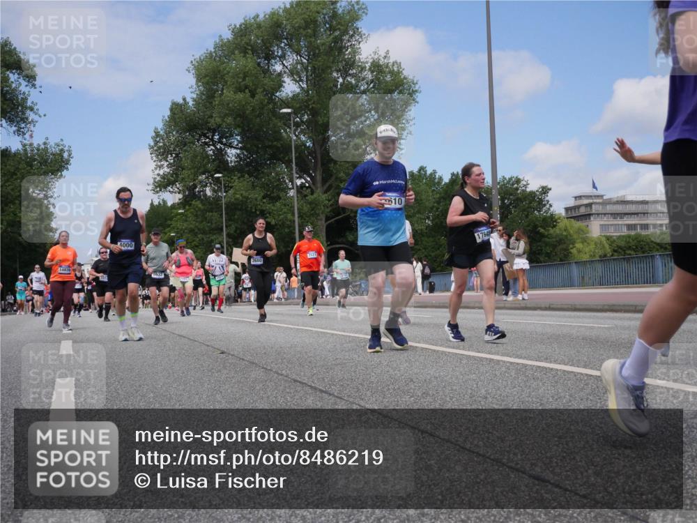 29.06.2025 - hella hamburg halbmarathon Luisa Fischer http://msf.ph/oto/8486219 29.06.2025 11:24:47 Kennedybrücke 14839, 4000, 2680, 2521, 7652, 8633, 7491, 2924, 10, 17645, 1074, 2521, 2680, 3139, 3610, 4000, 4401, 7491, 7652, 8472, 8633, 9274, 9315, 9451, 9543 meine-sportfotos.de