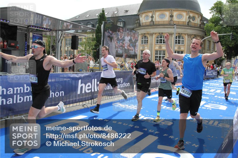 29.06.2025 - hella hamburg halbmarathon Michael Strokosch http://msf.ph/oto/8486222 29.06.2025 10:43:37 Ziel 3116, 4080, 5124, 5436, 7635, 9931, 10246, 11648, 12623, 13996, 14484, 14690, 16338, 17912, 18513, 18775, 18810, 19229 meine-sportfotos.de