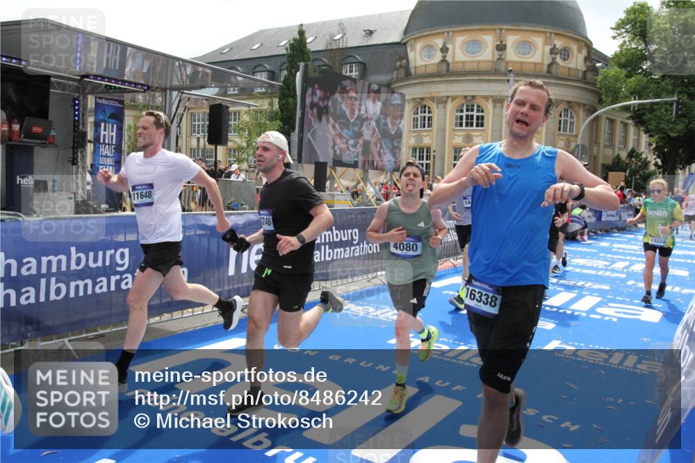 29.06.2025 - hella hamburg halbmarathon Michael Strokosch http://msf.ph/oto/8486242 29.06.2025 10:43:37 Ziel 3116, 4080, 5124, 5436, 7635, 9931, 10246, 11648, 12623, 13996, 14484, 14690, 16338, 17912, 18513, 18775, 18810, 19229 meine-sportfotos.de