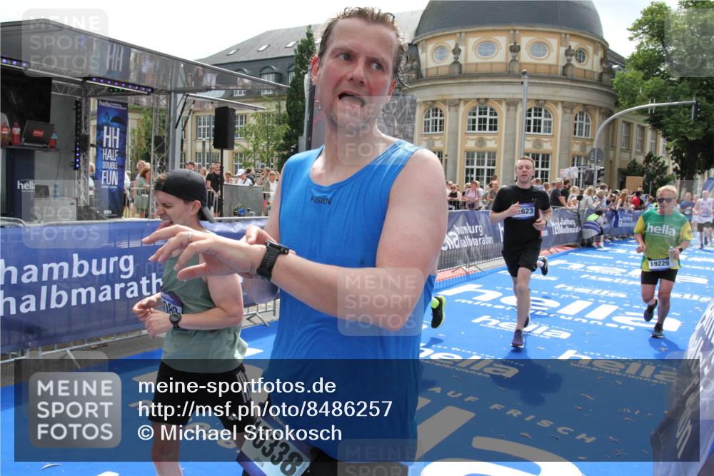 29.06.2025 - hella hamburg halbmarathon Michael Strokosch http://msf.ph/oto/8486257 29.06.2025 10:43:38 Ziel 3116, 4080, 5124, 7635, 10246, 11648, 12623, 13996, 14484, 14690, 16338, 17912, 18449, 18513, 18775, 18810, 19229 meine-sportfotos.de