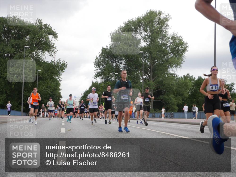 29.06.2025 - hella hamburg halbmarathon Luisa Fischer http://msf.ph/oto/8486261 29.06.2025 10:52:37 Kennedybrücke 7948, 15057, 7947, 1584, 0333, 19084, 6191, 266, 1167, 1584, 2527, 2668, 3232, 4769, 5118, 5781, 6191, 6497, 7203, 7650, 7947, 7948, 8065, 9245, 10130, 10333 meine-sportfotos.de