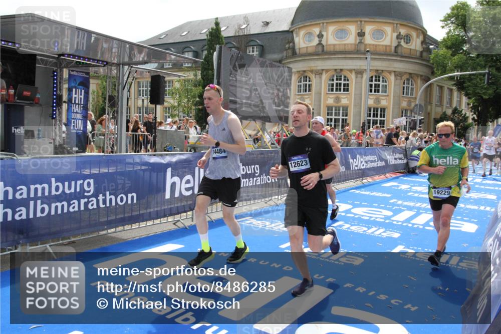 29.06.2025 - hella hamburg halbmarathon Michael Strokosch http://msf.ph/oto/8486285 29.06.2025 10:43:38 Ziel 3116, 4080, 5124, 7635, 10246, 11648, 12623, 13996, 14484, 14690, 16338, 17912, 18449, 18513, 18775, 18810, 19229 meine-sportfotos.de