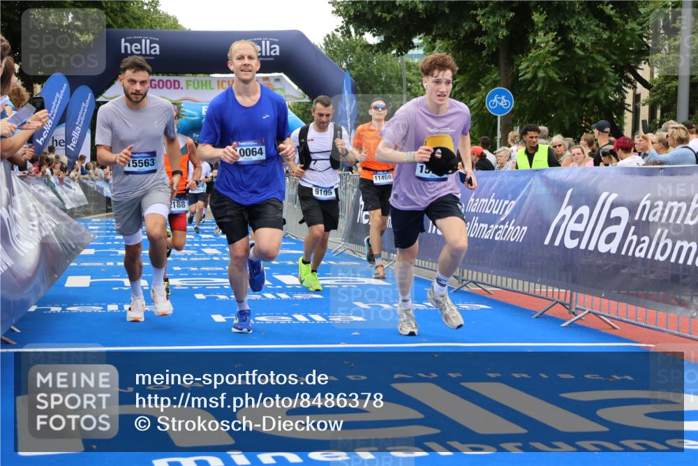 29.06.2025 - hella hamburg halbmarathon Strokosch-Dieckow http://msf.ph/oto/8486378 29.06.2025 10:45:17 Ziel 1697, 2188, 2367, 2470, 3186, 5706, 6054, 6375, 7087, 9105, 10064, 11469, 12783, 14703, 15563, 15636, 15651, 15741, 15760, 16513, 17120, 17499, 18346, 18407, 18718 meine-sportfotos.de