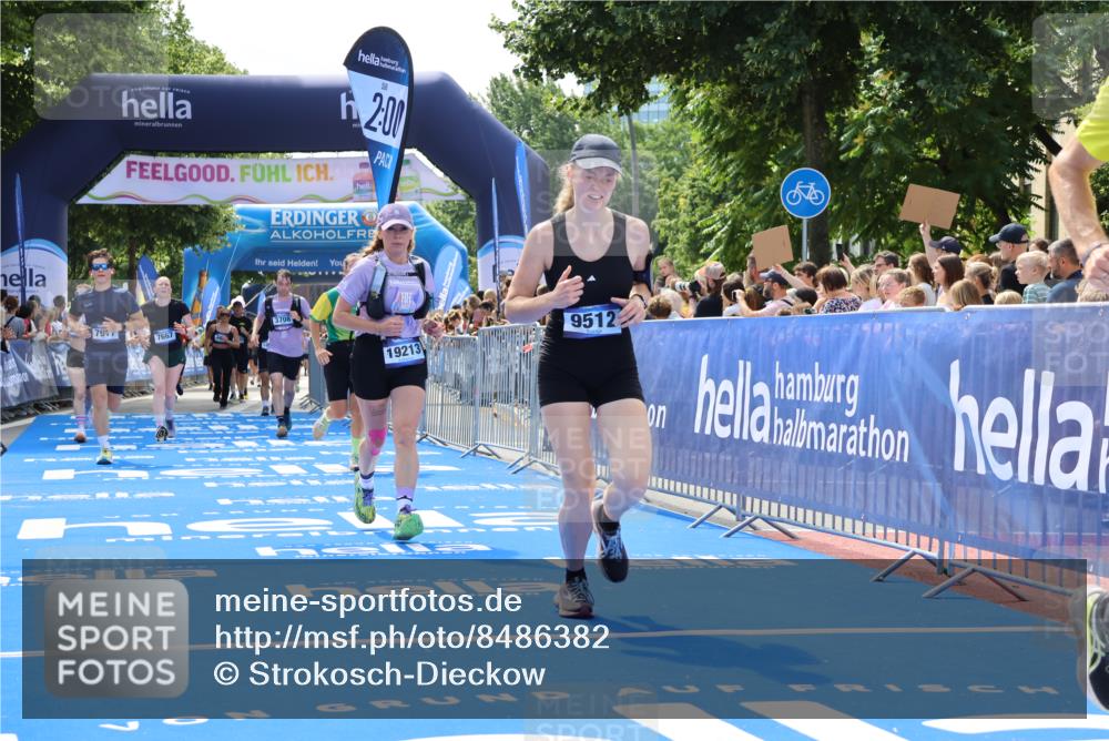 29.06.2025 - hella hamburg halbmarathon Strokosch-Dieckow http://msf.ph/oto/8486382 29.06.2025 11:29:15 Ziel 1025, 2588, 3708, 3731, 4969, 5625, 6746, 7667, 7917, 9512, 11178, 11245, 11879, 13477, 14118, 14265, 14521, 14536, 15709, 16251, 16886, 17712, 18402, 19156, 19213 meine-sportfotos.de