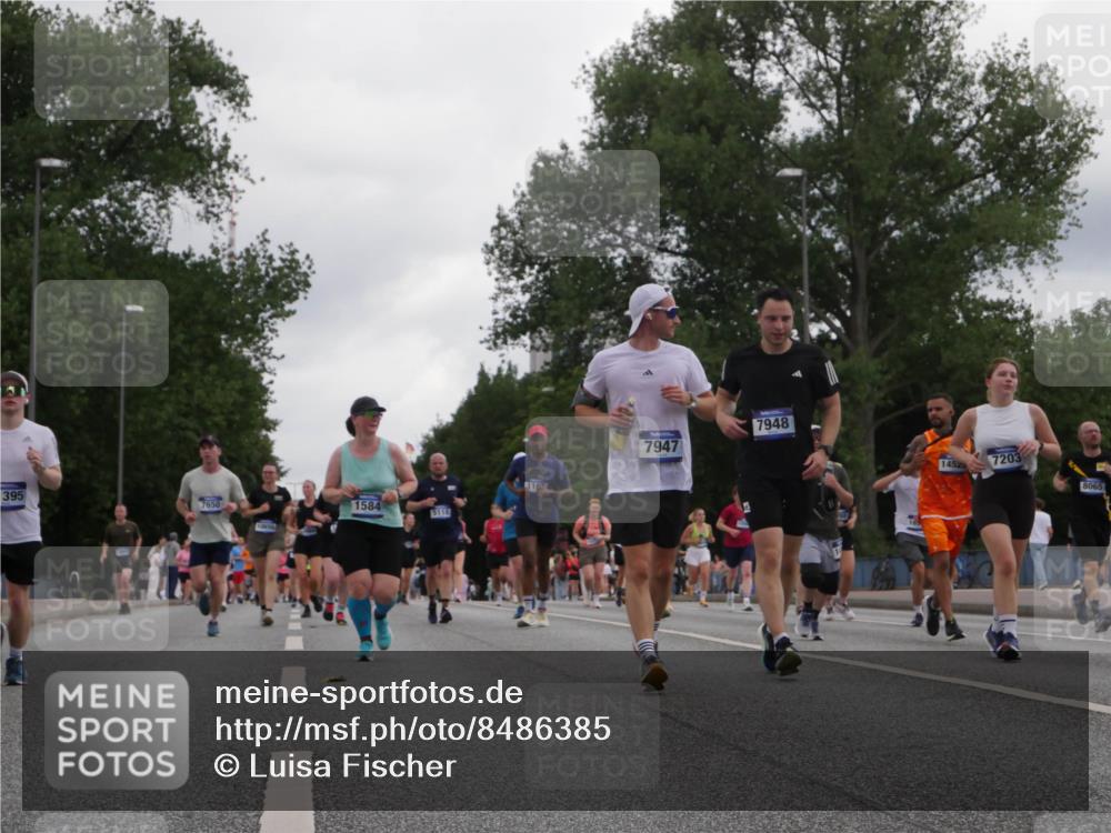 29.06.2025 - hella hamburg halbmarathon Luisa Fischer http://msf.ph/oto/8486385 29.06.2025 10:52:40 Kennedybrücke 395, 7650, 1584, 5114, 7947, 7948, 1452, 7203, 8065, 1167, 1584, 2668, 3253, 4769, 5118, 5781, 6191, 7203, 7650, 7947, 7948, 8065, 10130, 10333, 10654 meine-sportfotos.de