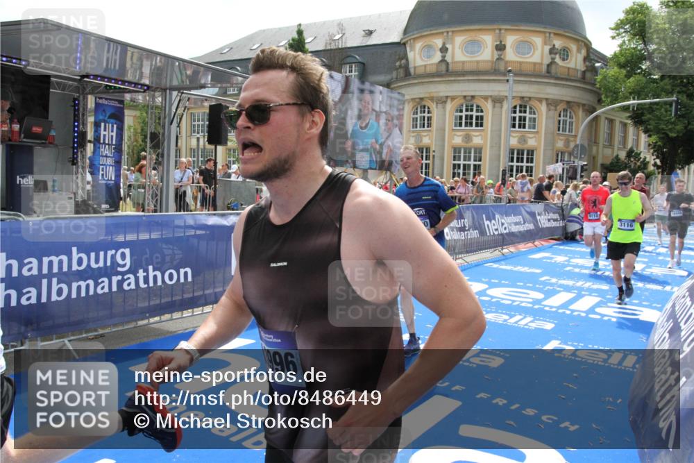 29.06.2025 - hella hamburg halbmarathon Michael Strokosch http://msf.ph/oto/8486449 29.06.2025 10:43:43 Ziel 3116, 4318, 6903, 6991, 9114, 13421, 13996, 14201, 14210, 14690, 15328, 15932, 17912, 18449, 19090 meine-sportfotos.de