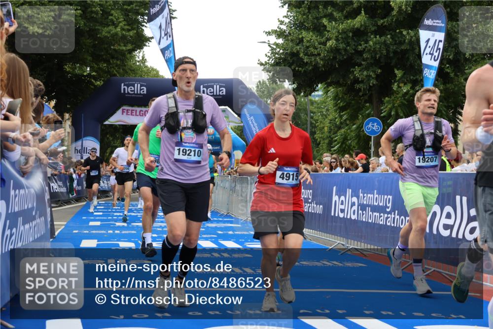 29.06.2025 - hella hamburg halbmarathon Strokosch-Dieckow http://msf.ph/oto/8486523 29.06.2025 10:44:49 Ziel 1520, 1941, 2098, 2890, 2970, 3004, 3098, 3785, 4270, 4425, 4915, 7056, 7167, 7325, 9030, 9720, 12161, 15185, 15233, 16834, 17251, 17382, 17406, 18055, 18631, 19207, 19210 meine-sportfotos.de