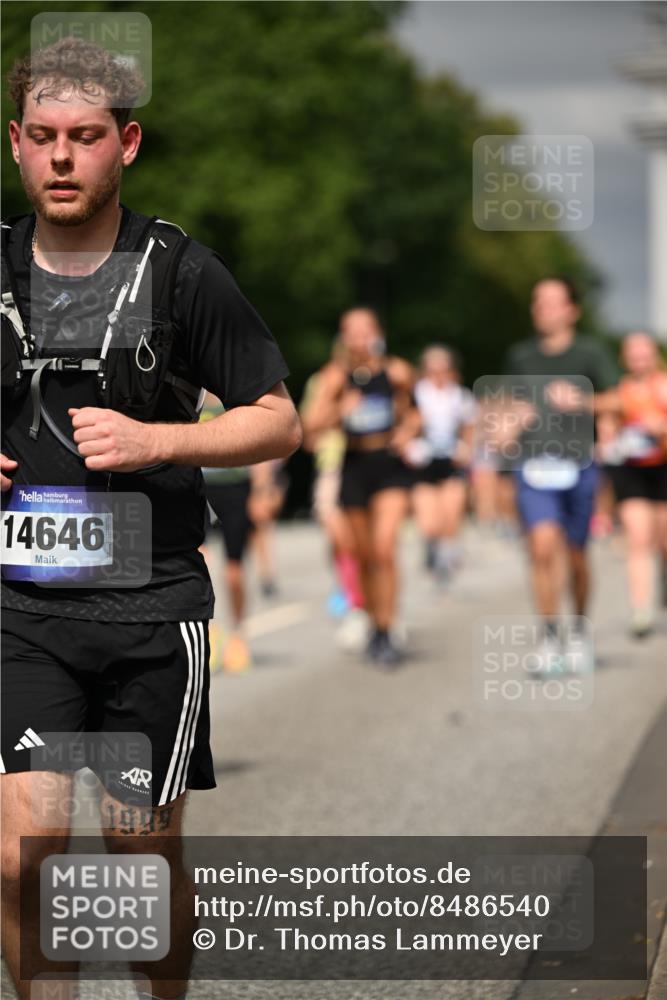 29.06.2025 - hella hamburg halbmarathon Dr. Thomas Lammeyer http://msf.ph/oto/8486540 29.06.2025 10:21:08 Kennedybrücke 1117, 1137, 1240, 1403, 2908, 3450, 3622, 5037, 5390, 5995, 6126, 6128, 6328, 6488, 6522, 6941, 6948, 7114, 7115, 7257, 7345, 7360, 7376, 8513, 8558, 8895, 8983, 9208, 9259, 9675, 10165, 10314, 10317, 10320, 10377, 10391, 10592, 10735, 10926, 11335 meine-sportfotos.de