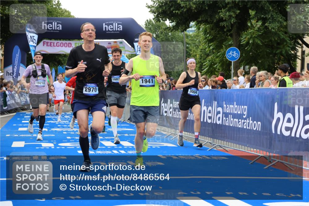 29.06.2025 - hella hamburg halbmarathon Strokosch-Dieckow http://msf.ph/oto/8486564 29.06.2025 10:44:46 Ziel 1941, 2098, 2970, 3004, 3098, 3785, 4270, 4425, 4915, 7056, 7167, 7325, 9720, 12161, 15185, 15233, 16834, 17251, 17406, 18437, 18631, 19207, 19210 meine-sportfotos.de