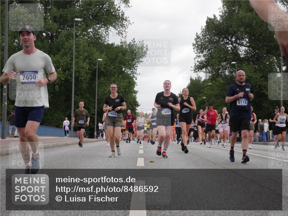 29.06.2025 - hella hamburg halbmarathon Luisa Fischer http://msf.ph/oto/8486592 29.06.2025 10:52:44 Kennedybrücke 7650, 13942, 10656, 2438, 10654, 17964, 117, 17693, 5118, 19071, 1167, 1584, 2716, 3253, 4769, 5118, 7203, 7650, 7947, 7948, 8065, 10130, 10654 meine-sportfotos.de