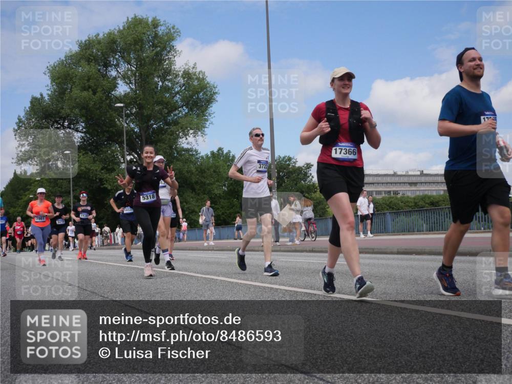 29.06.2025 - hella hamburg halbmarathon Luisa Fischer http://msf.ph/oto/8486593 29.06.2025 11:25:01 Kennedybrücke 7861, 1438, 5212, 16526, 5318, 342, 3722, 17366, 17, 1438, 2924, 2934, 3722, 4534, 5212, 5318, 5519, 7860, 7861, 8140, 8143, 9465, 9466 meine-sportfotos.de
