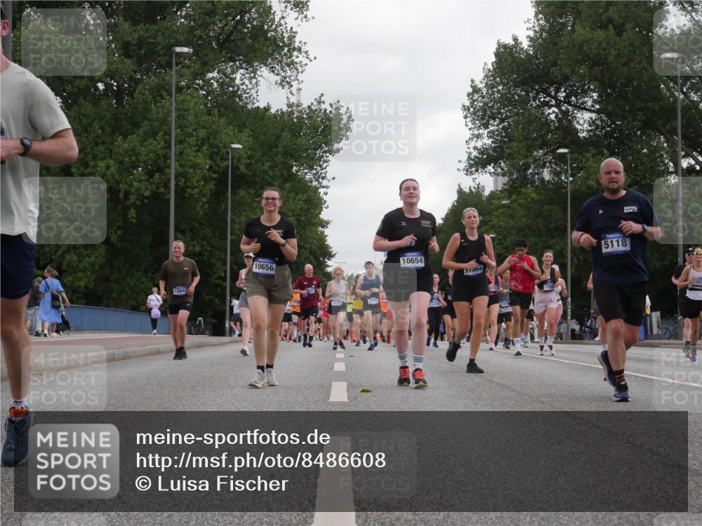 29.06.2025 - hella hamburg halbmarathon Luisa Fischer http://msf.ph/oto/8486608 29.06.2025 10:52:44 Kennedybrücke 13942, 10656, 10654, 17964, 2437, 2438, 15100, 5479, 17693, 5118, 1167, 1584, 2716, 3253, 4769, 5118, 7203, 7650, 7947, 7948, 8065, 10130, 10654 meine-sportfotos.de