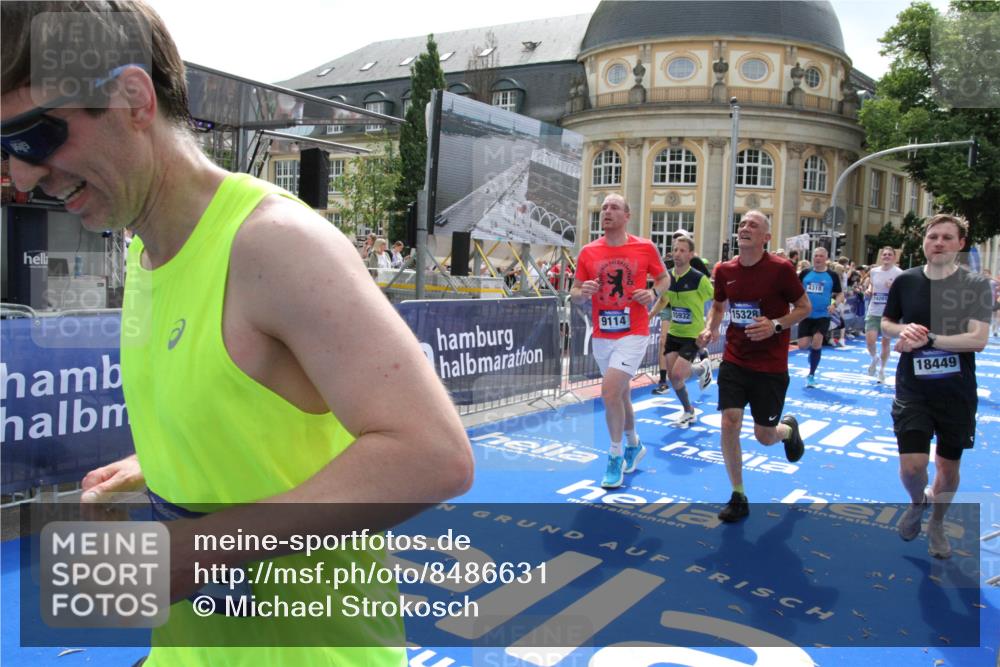 29.06.2025 - hella hamburg halbmarathon Michael Strokosch http://msf.ph/oto/8486631 29.06.2025 10:43:45 Ziel 1976, 3116, 4318, 6903, 6991, 9114, 9159, 11153, 11848, 13421, 14201, 14210, 14690, 15328, 15932, 16105, 17912, 18449, 19090 meine-sportfotos.de