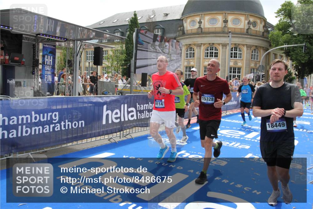 29.06.2025 - hella hamburg halbmarathon Michael Strokosch http://msf.ph/oto/8486675 29.06.2025 10:43:45 Ziel 1976, 3116, 4318, 6903, 6991, 9114, 9159, 11153, 11848, 13421, 14201, 14210, 14690, 15328, 15932, 16105, 17912, 18449, 19090 meine-sportfotos.de