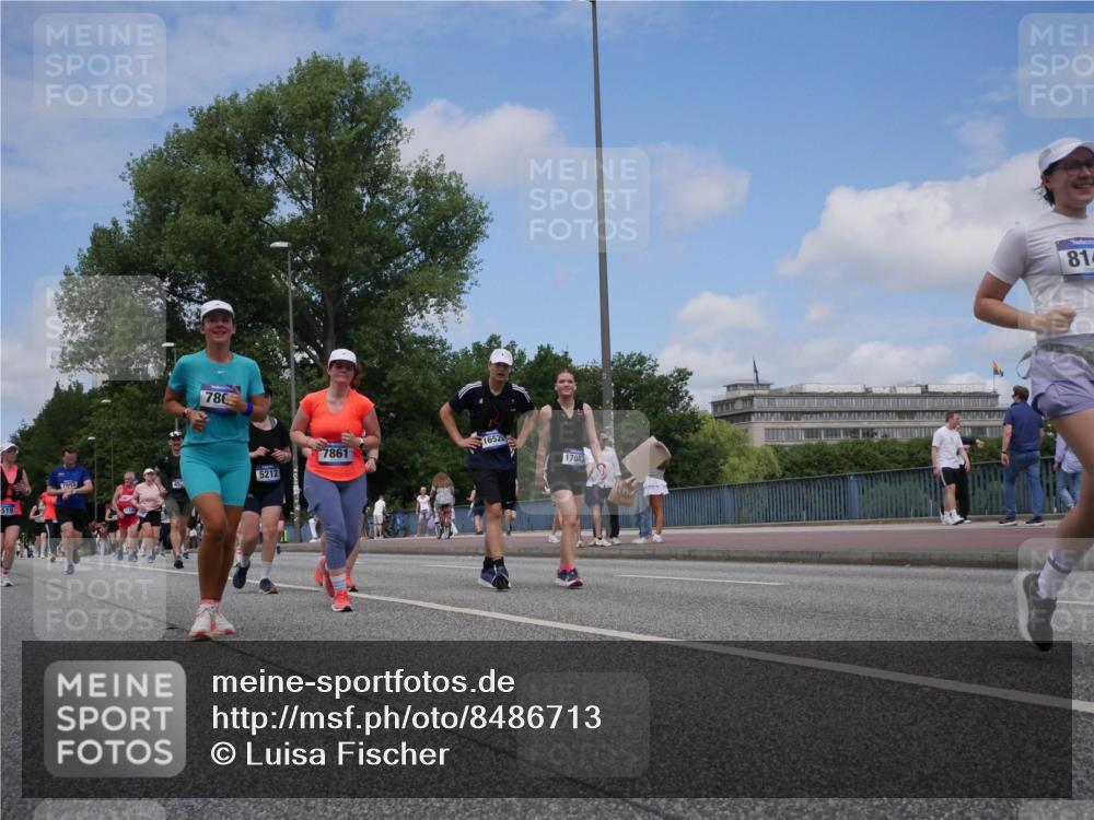 29.06.2025 - hella hamburg halbmarathon Luisa Fischer http://msf.ph/oto/8486713 29.06.2025 11:25:04 Kennedybrücke 519, 45, 786, 7861, 16526, 5212, 17042, 814, 1438, 2934, 3722, 4533, 4534, 5212, 5318, 5519, 7603, 7860, 7861, 8143 meine-sportfotos.de