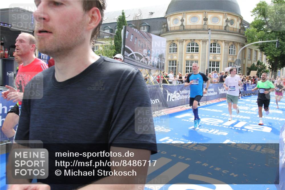 29.06.2025 - hella hamburg halbmarathon Michael Strokosch http://msf.ph/oto/8486717 29.06.2025 10:43:46 Ziel 1976, 3116, 4318, 6903, 6991, 9114, 9159, 11153, 11848, 13421, 14201, 14210, 15328, 15512, 15932, 16062, 16105, 18449, 19090 meine-sportfotos.de