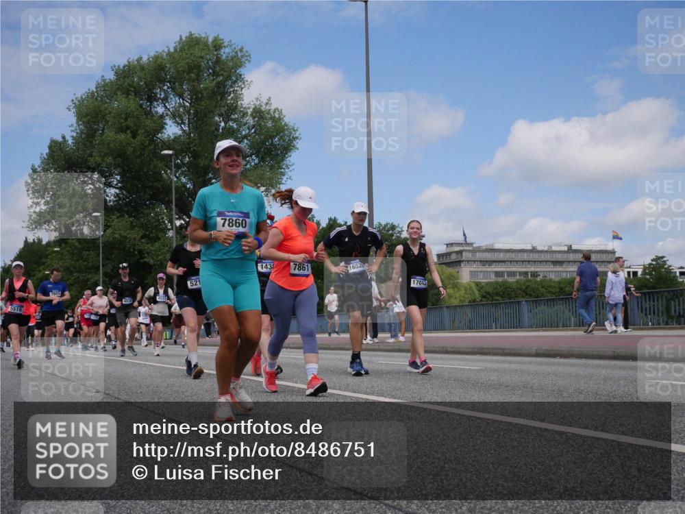 29.06.2025 - hella hamburg halbmarathon Luisa Fischer http://msf.ph/oto/8486751 29.06.2025 11:25:05 Kennedybrücke 5519, 7603, 4534, 4533, 7860, 143, 7861, 16526, 521, 17042, 1438, 2934, 3722, 4533, 4534, 5212, 5318, 5519, 7603, 7860, 7861, 8143 meine-sportfotos.de