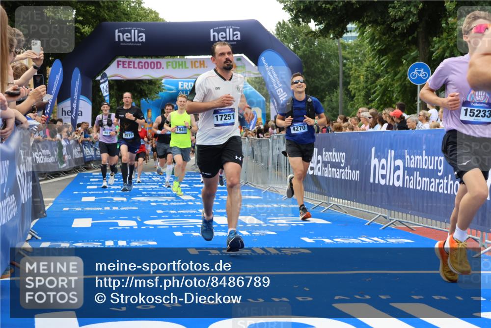 29.06.2025 - hella hamburg halbmarathon Strokosch-Dieckow http://msf.ph/oto/8486789 29.06.2025 10:44:44 Ziel 1782, 1941, 2098, 2970, 3004, 3098, 3785, 4270, 4915, 4991, 6490, 7056, 7167, 7325, 9720, 10669, 12161, 15185, 15233, 16834, 17251, 18107, 18437, 18464, 18868, 19206, 19207, 19210 meine-sportfotos.de