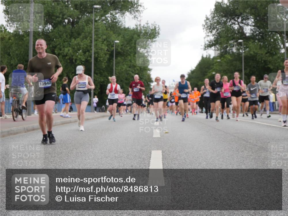 29.06.2025 - hella hamburg halbmarathon Luisa Fischer http://msf.ph/oto/8486813 29.06.2025 10:52:48 Kennedybrücke 13942, 10524, 1167, 2437, 2438, 2716, 3253, 4769, 5118, 5479, 5480, 7679, 10130, 10654 meine-sportfotos.de