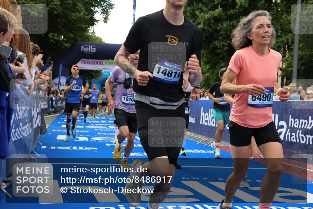 29.06.2025 - hella hamburg halbmarathon Strokosch-Dieckow http://msf.ph/oto/8486917 29.06.2025 10:44:38 Ziel 1468, 1782, 2365, 2402, 2970, 3305, 4270, 4991, 5476, 6490, 6495, 7710, 10669, 12711, 14351, 14798, 14816, 15185, 15233, 15862, 16224, 17097, 17251, 18107, 18437, 18464, 18539, 18560, 18868, 19206 meine-sportfotos.de