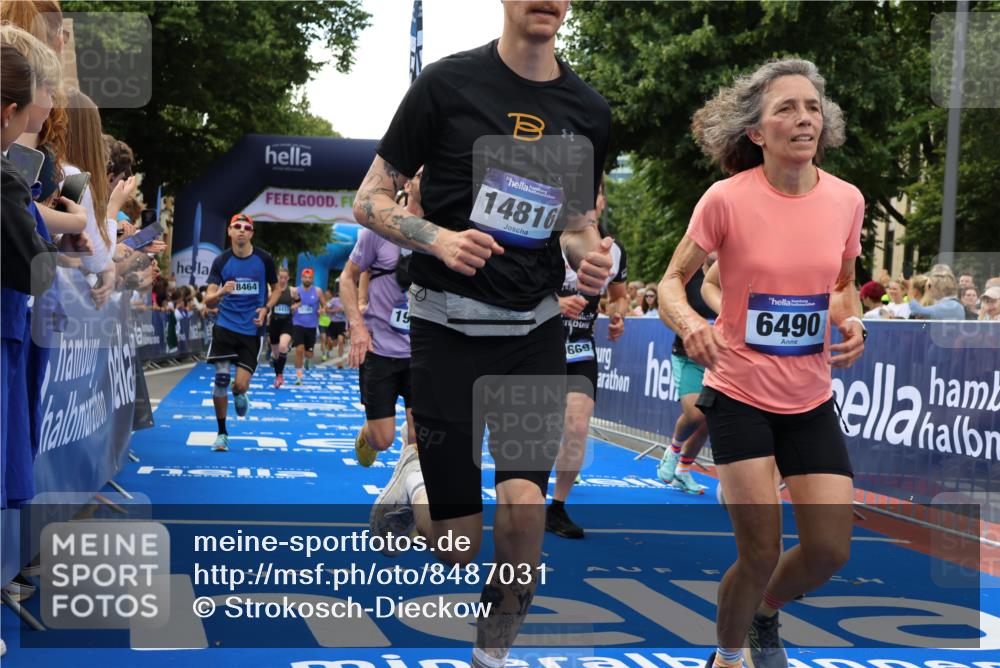 29.06.2025 - hella hamburg halbmarathon Strokosch-Dieckow http://msf.ph/oto/8487031 29.06.2025 10:44:38 Ziel 1468, 1782, 2365, 2402, 2970, 3305, 4270, 4991, 5476, 6490, 6495, 7710, 10669, 12711, 14351, 14798, 14816, 15185, 15233, 15862, 16224, 17097, 17251, 18107, 18437, 18464, 18539, 18560, 18868, 19206 meine-sportfotos.de