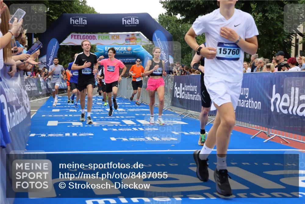 29.06.2025 - hella hamburg halbmarathon Strokosch-Dieckow http://msf.ph/oto/8487055 29.06.2025 10:45:15 Ziel 2188, 2367, 2470, 3186, 5706, 6054, 6375, 6575, 6819, 7087, 9105, 9302, 10064, 11469, 12783, 15563, 15636, 15651, 15741, 15760, 16513, 16685, 17120, 17499, 17960, 18346, 18718 meine-sportfotos.de