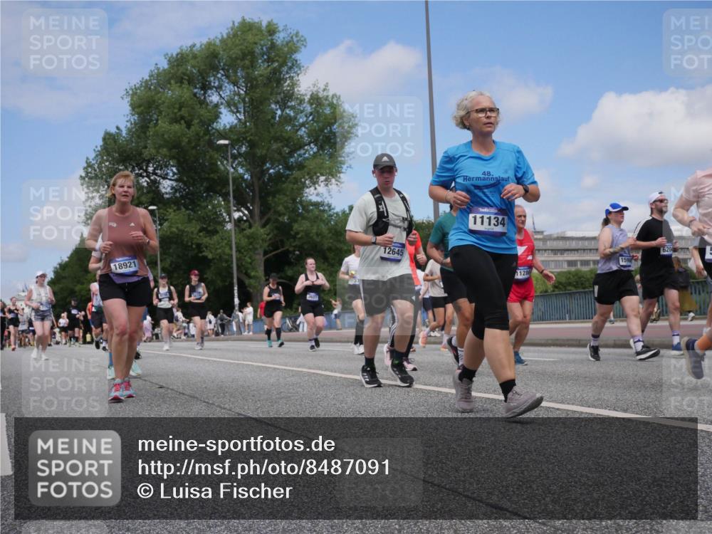 29.06.2025 - hella hamburg halbmarathon Luisa Fischer http://msf.ph/oto/8487091 29.06.2025 11:25:14 Kennedybrücke 18921, 12645, 48, 11134, 1128, 620, 2934, 3371, 3372, 3405, 3415, 3651, 4363, 4533, 4534, 5205, 6204, 6216, 7361, 7603, 7762, 9746 meine-sportfotos.de