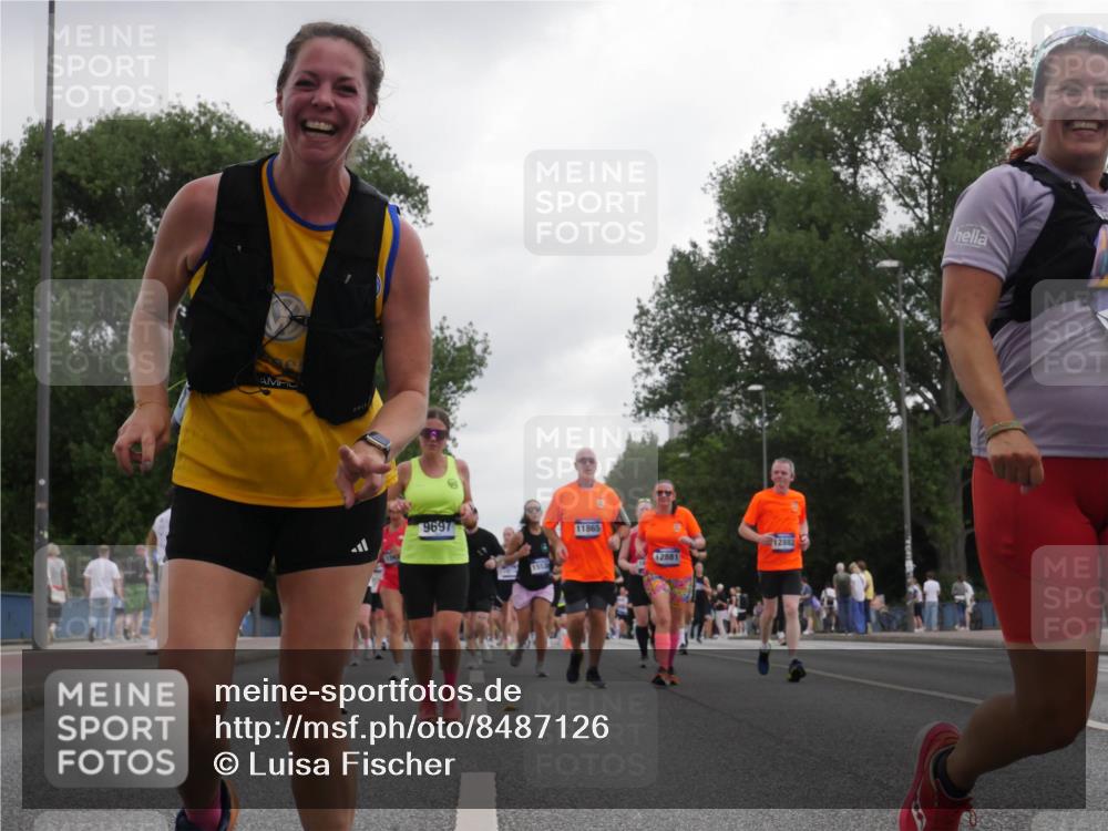 29.06.2025 - hella hamburg halbmarathon Luisa Fischer http://msf.ph/oto/8487126 29.06.2025 10:52:57 Kennedybrücke 9697, 11865, 12882, 12881, 1805, 2437, 2438, 2716, 2997, 5479, 5480, 7679, 9162, 10782 meine-sportfotos.de