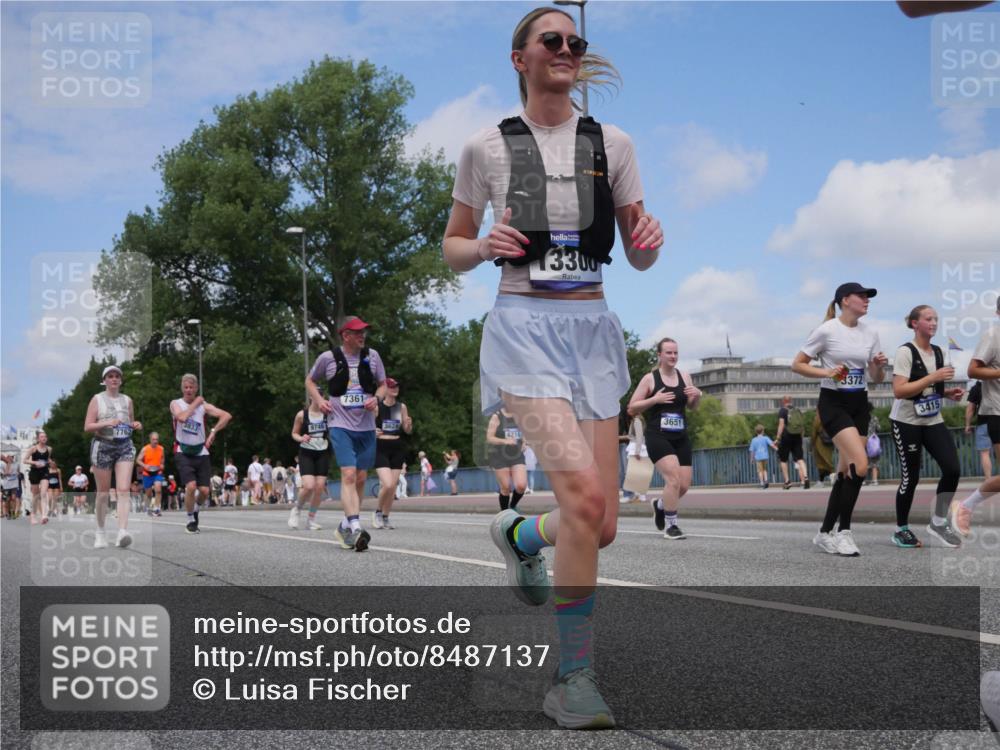 29.06.2025 - hella hamburg halbmarathon Luisa Fischer http://msf.ph/oto/8487137 29.06.2025 11:25:17 Kennedybrücke 7762, 3833, 97461, 7361, 3300, 3651, 3624, 3372, 3415, 3371, 3372, 3405, 3415, 3624, 3651, 3833, 4363, 5205, 6204, 6216, 7361, 7762, 9746 meine-sportfotos.de