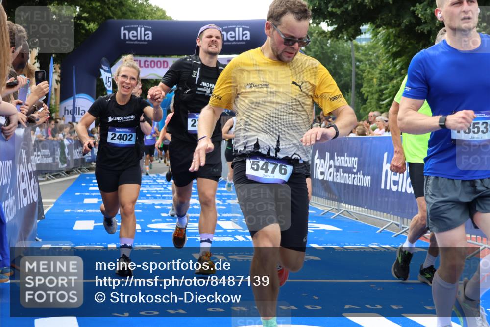 29.06.2025 - hella hamburg halbmarathon Strokosch-Dieckow http://msf.ph/oto/8487139 29.06.2025 10:44:35 Ziel 1468, 1782, 2365, 2402, 3305, 4991, 5476, 6490, 6495, 7322, 7710, 8928, 10669, 12554, 12711, 14351, 14464, 14798, 14816, 15185, 15233, 15862, 16224, 17097, 18107, 18437, 18464, 18539, 18560, 18765, 18868, 19206 meine-sportfotos.de