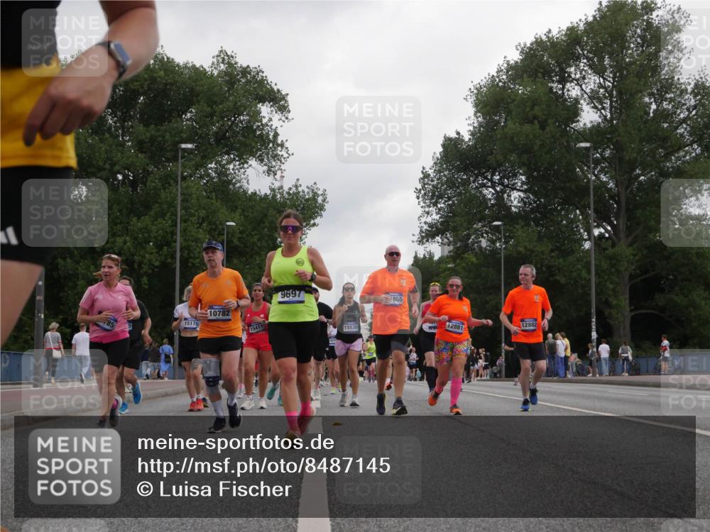 29.06.2025 - hella hamburg halbmarathon Luisa Fischer http://msf.ph/oto/8487145 29.06.2025 10:52:57 Kennedybrücke 15176, 10782, 15411, 9697, 15530, 1865, 12882, 12881, 1805, 2437, 2438, 2716, 2997, 5479, 5480, 7679, 9162, 10782 meine-sportfotos.de