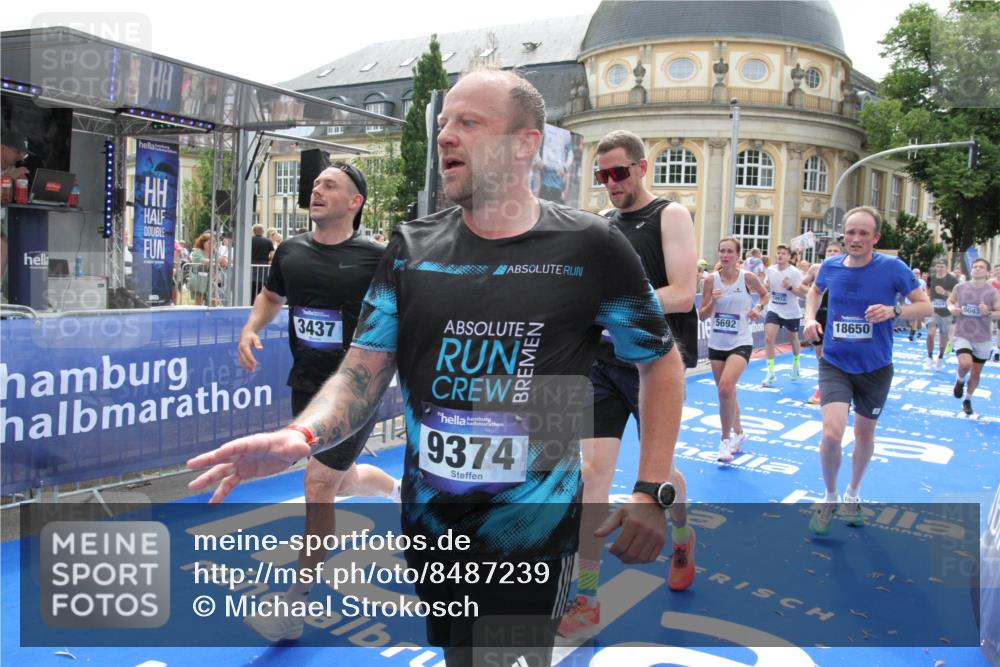 29.06.2025 - hella hamburg halbmarathon Michael Strokosch http://msf.ph/oto/8487239 29.06.2025 10:43:55 Ziel 3437, 3697, 3907, 5624, 5692, 7185, 8145, 9043, 9374, 10493, 11778, 11809, 12438, 12966, 13897, 14861, 15512, 16062, 16549, 17376, 17403, 18650, 18678 meine-sportfotos.de