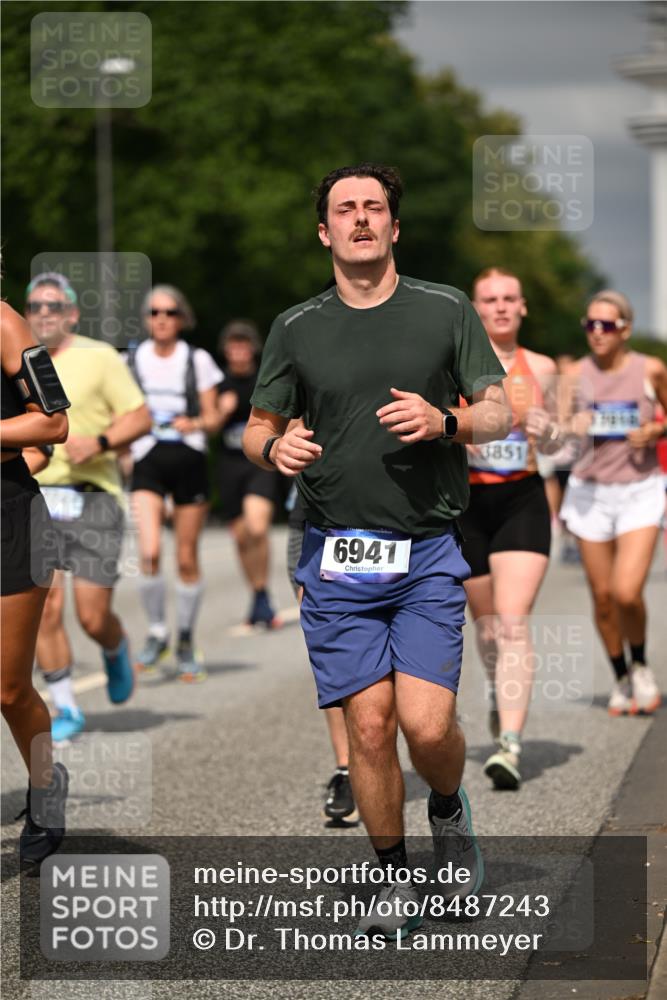 29.06.2025 - hella hamburg halbmarathon Dr. Thomas Lammeyer http://msf.ph/oto/8487243 29.06.2025 10:21:12 Kennedybrücke 1083, 1117, 1137, 1240, 1403, 2225, 2860, 2908, 3210, 3450, 3622, 5037, 5390, 5995, 6126, 6128, 6328, 6488, 6520, 6522, 6941, 6948, 7114, 7115, 7291, 7345, 7376, 8253, 8513, 8558, 8895, 8983, 9259, 9647, 9675, 10165, 10314, 10317, 10320, 10377, 10592, 10735, 10926 meine-sportfotos.de