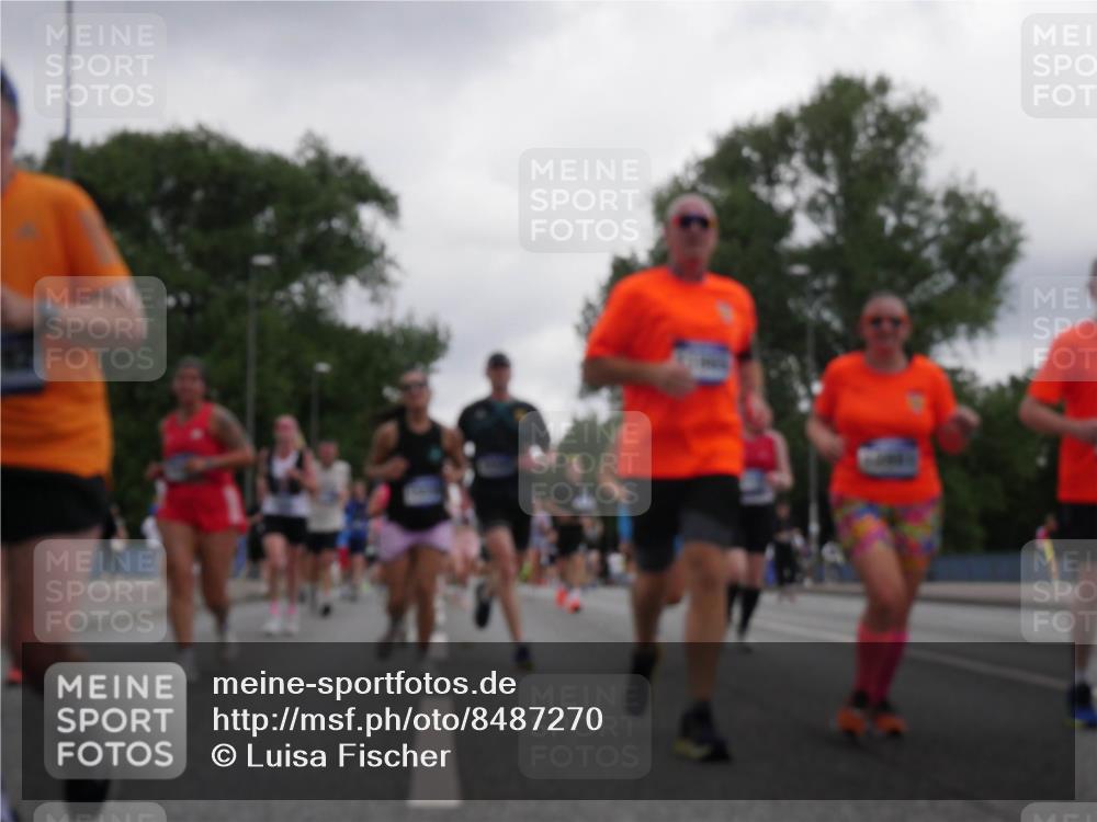 29.06.2025 - hella hamburg halbmarathon Luisa Fischer http://msf.ph/oto/8487270 29.06.2025 10:53:00 Kennedybrücke 1805, 2541, 2997, 5106, 7679, 9015, 9162, 10038, 10782 meine-sportfotos.de