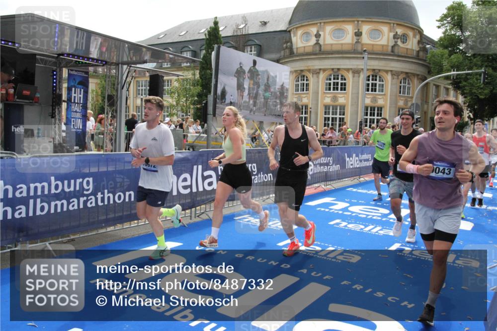 29.06.2025 - hella hamburg halbmarathon Michael Strokosch http://msf.ph/oto/8487332 29.06.2025 10:43:57 Ziel 3437, 3697, 3907, 5624, 5692, 8063, 8145, 8900, 9043, 9374, 10493, 10596, 11809, 12438, 12966, 13897, 14861, 16549, 17376, 17403, 18650, 18678 meine-sportfotos.de