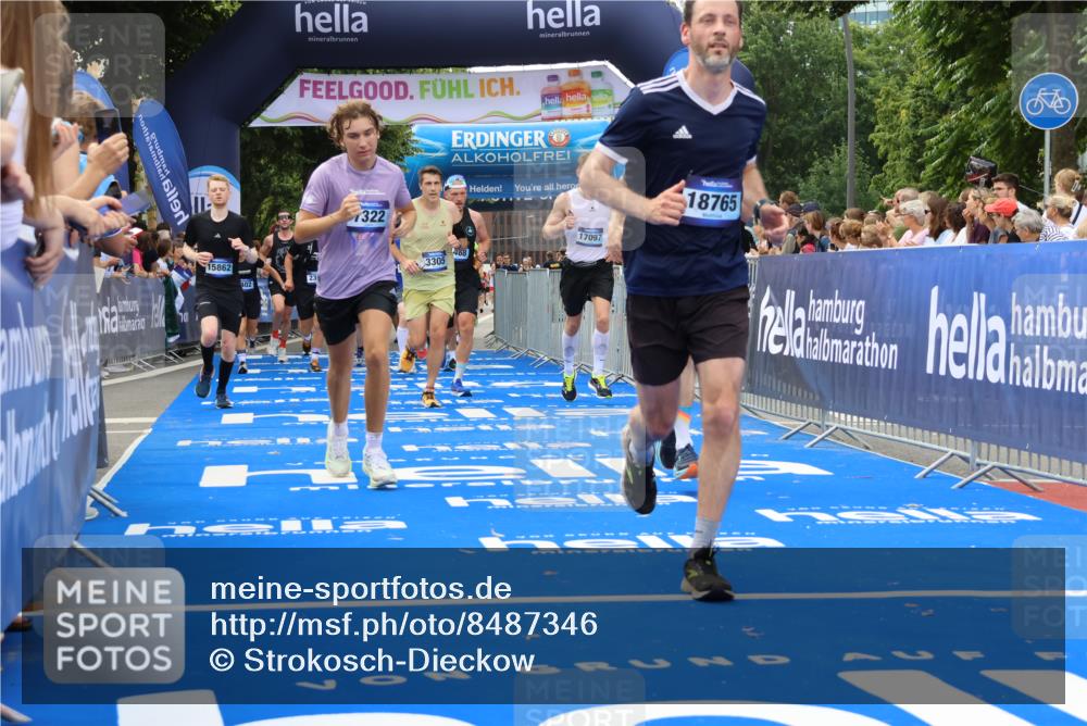 29.06.2025 - hella hamburg halbmarathon Strokosch-Dieckow http://msf.ph/oto/8487346 29.06.2025 10:44:30 Ziel 1057, 1468, 1782, 2365, 2402, 3305, 4310, 4691, 4991, 5476, 6490, 6495, 7322, 7710, 8928, 12327, 12554, 12711, 14351, 14464, 14667, 14798, 14816, 15862, 16224, 16803, 17097, 17729, 18107, 18464, 18539, 18560, 18765, 18806, 19206 meine-sportfotos.de