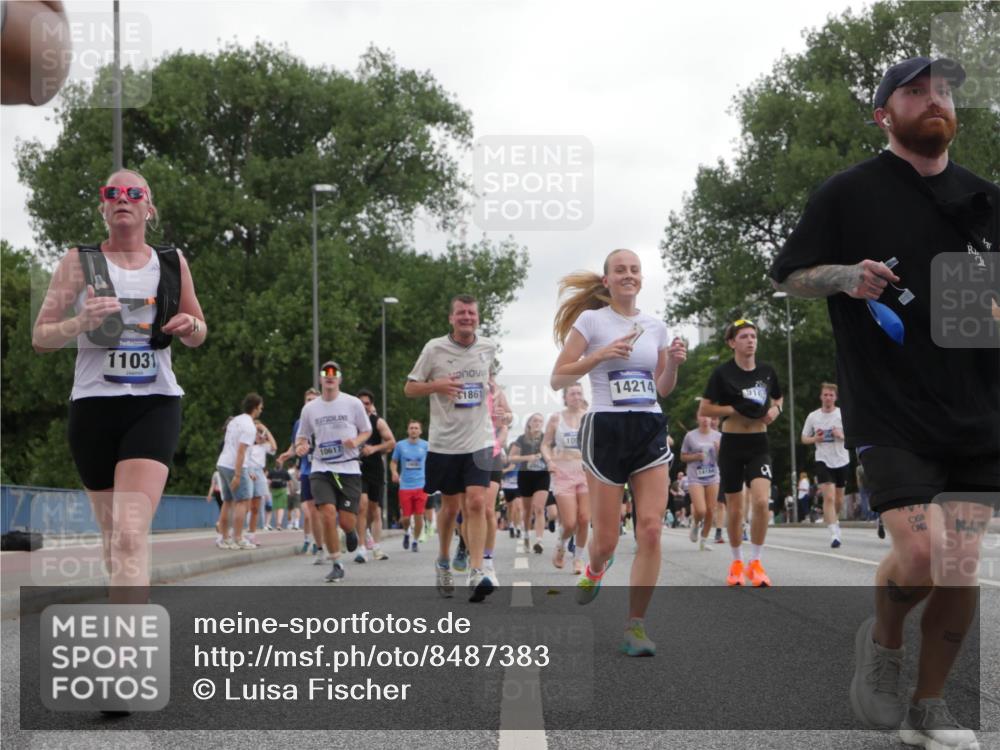 29.06.2025 - hella hamburg halbmarathon Luisa Fischer http://msf.ph/oto/8487383 29.06.2025 10:53:03 Kennedybrücke 11031, 1861, 10617, 10, 14214, 14164, 916, 6, 1805, 2541, 2997, 4589, 5106, 9015, 9162, 10038 meine-sportfotos.de